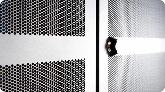 SimSAFE closeup-server-rack-door-lock-870x490