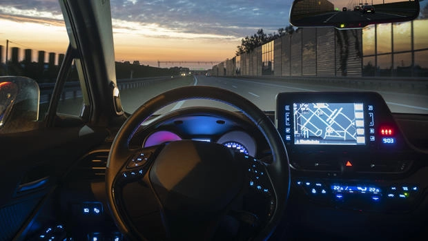 autonomous-car-driving-night-navigation-870x490